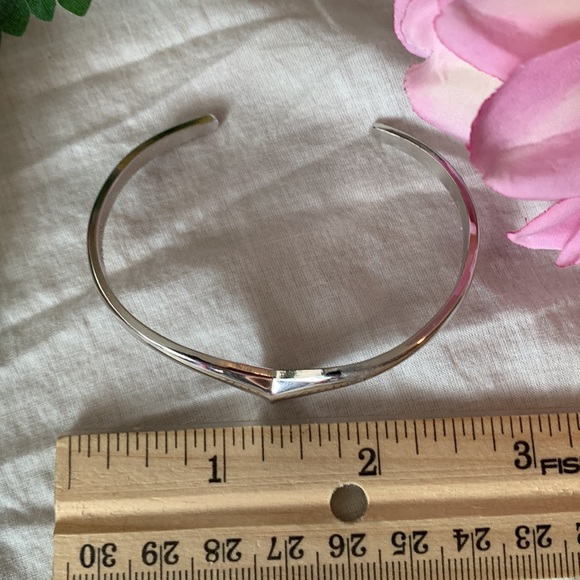 Vintage AVON cuff chevron silver tone, excellent - Picture 8 of 10
